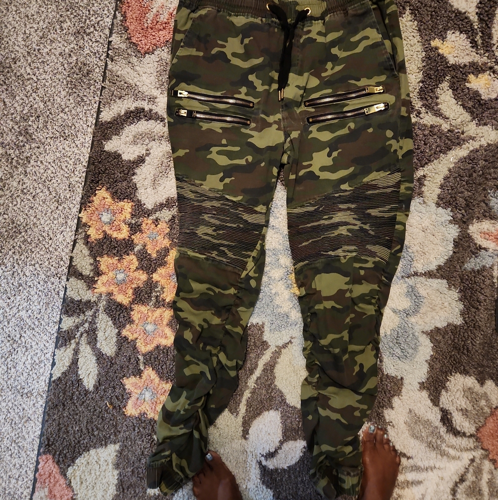 Women’s Green Camo Jogger Pants with Zip Pocket Accents